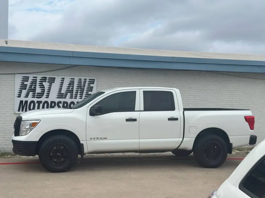 2017 Nissan Titan S photo 1