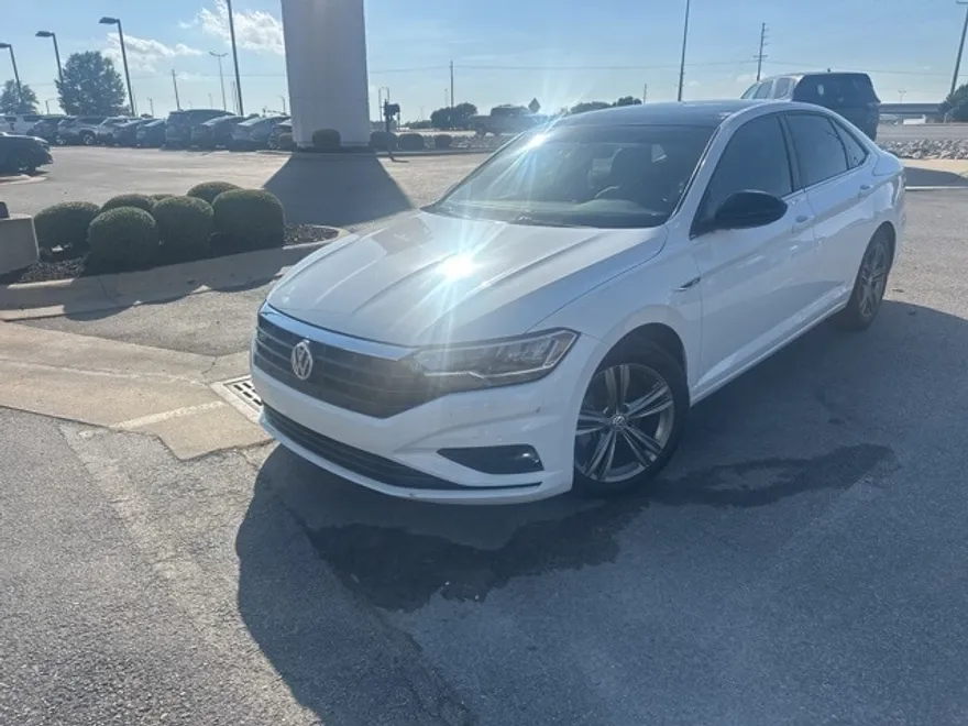 2021 Volkswagen Jetta R-Line photo 1