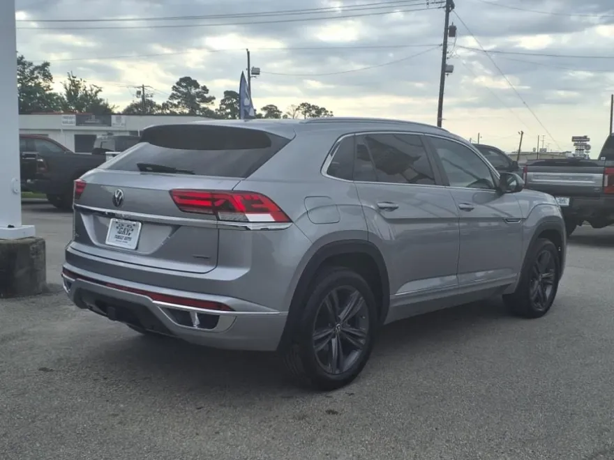 2022 Volkswagen Atlas Cross Sport V6 SEL R-Line photo 1