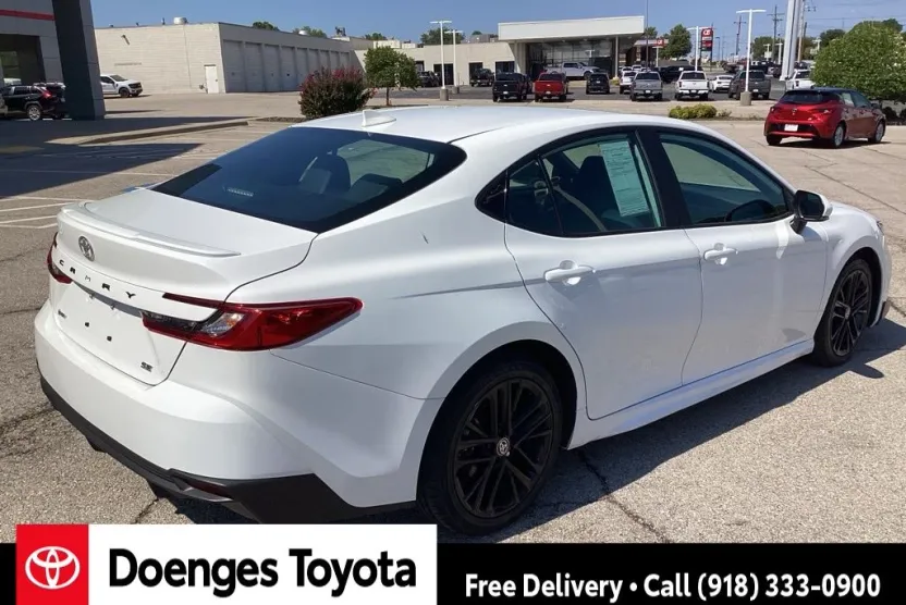 2025 Toyota Camry SE photo 1
