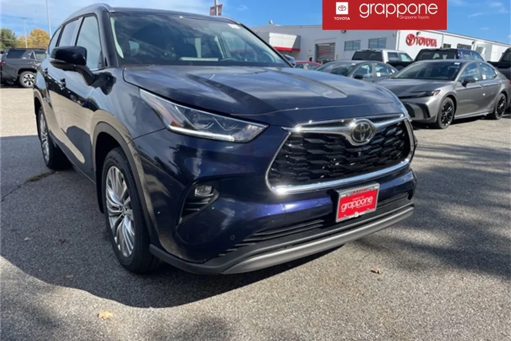 2025 Toyota Highlander Platinum photo 1