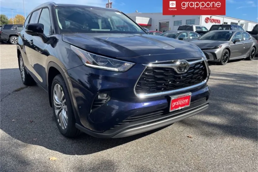 2025 Toyota Highlander Platinum photo 1