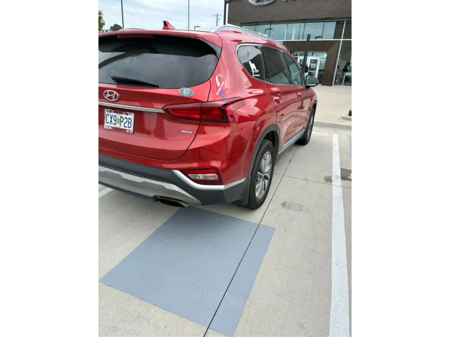 2020 Hyundai Santa Fe SEL photo 2