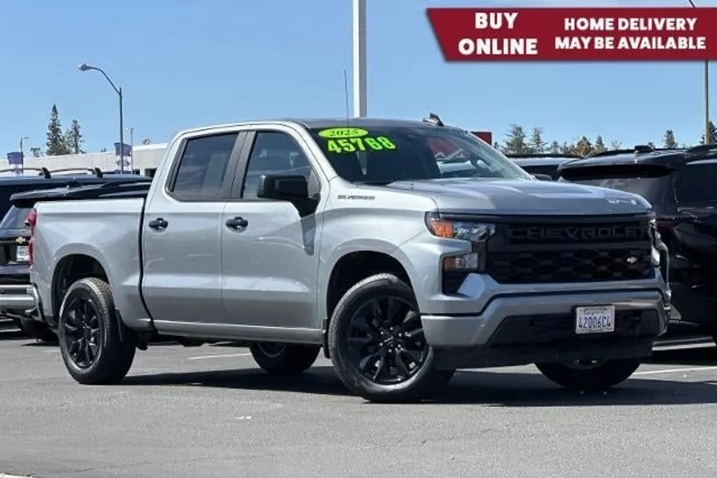 2025 Chevrolet Silverado 1500 Custom photo 1