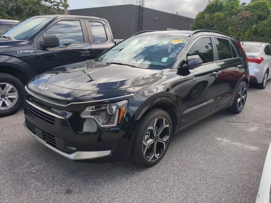 2023 Kia Niro EX Touring photo 1