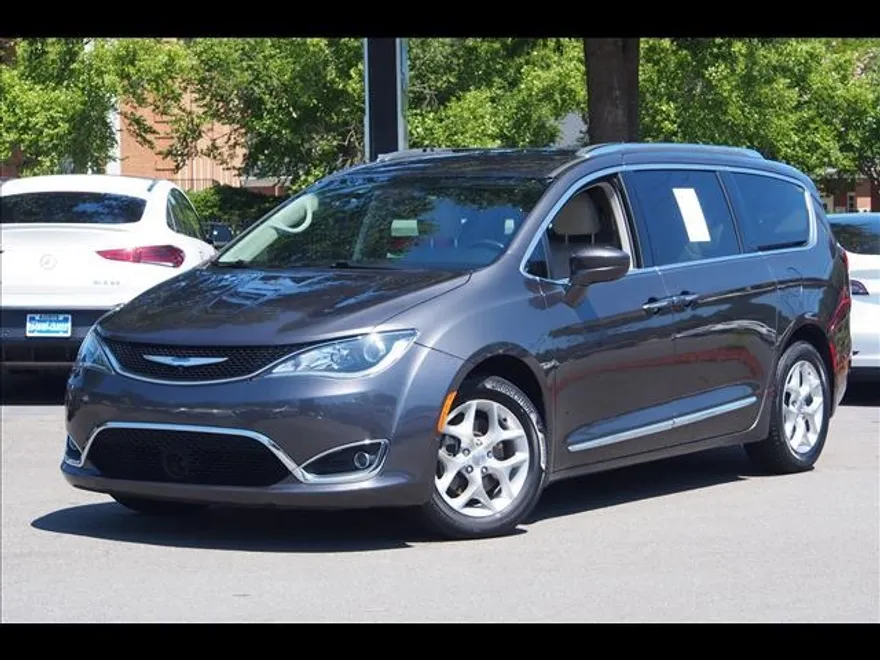2019 Chrysler Pacifica Touring Plus photo 1