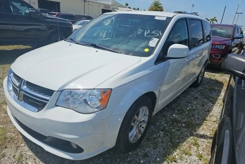 2019 Dodge Grand Caravan SXT photo 1