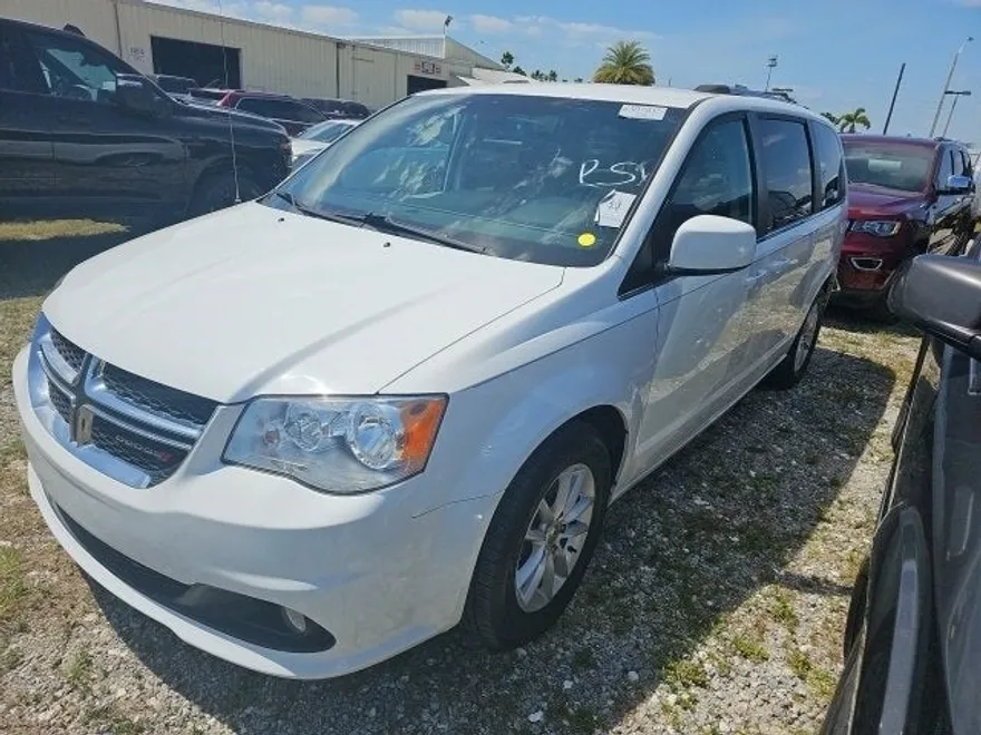 2019 Dodge Grand Caravan SXT photo 1