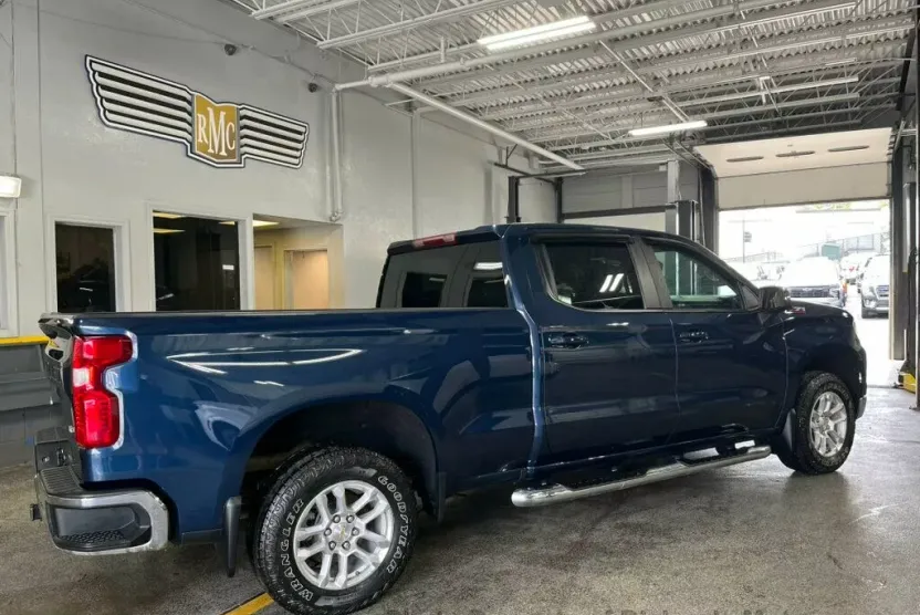 2023 Chevrolet Silverado 1500 LT photo 1