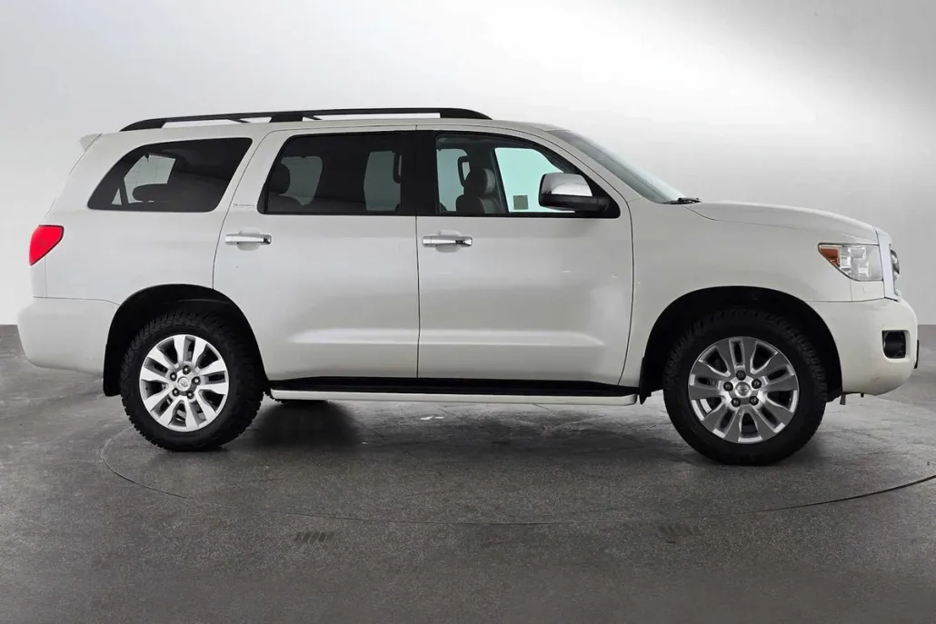 2017 Toyota Sequoia Platinum photo 1