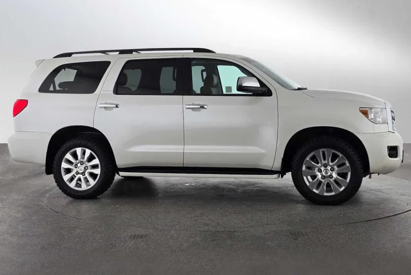 2017 Toyota Sequoia Platinum photo 1