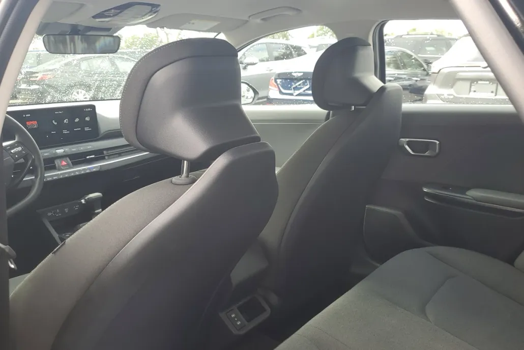 2025 Kia K4 LXS photo 1