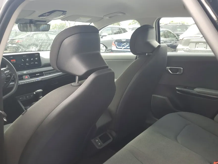 2025 Kia K4 LXS photo 1