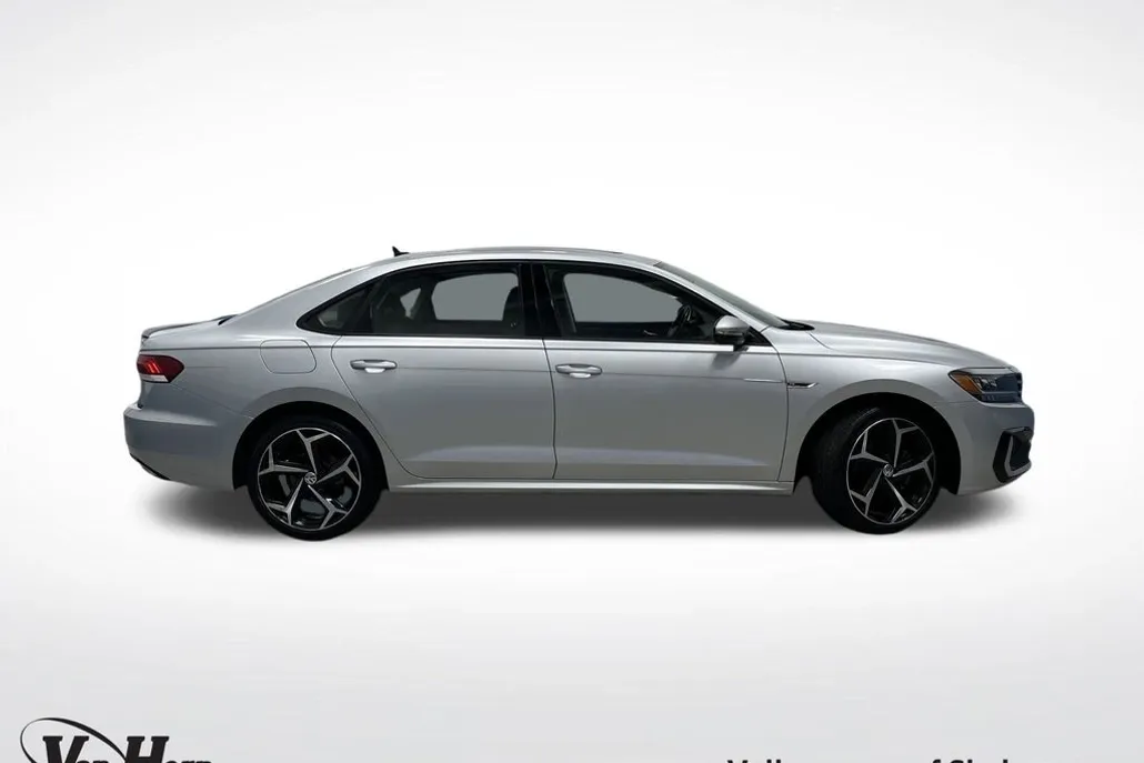 2020 Volkswagen Passat 2.0T R-Line photo 1