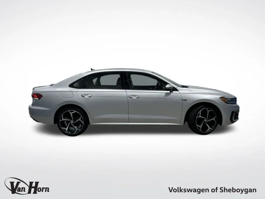 2020 Volkswagen Passat 2.0T R-Line photo 1
