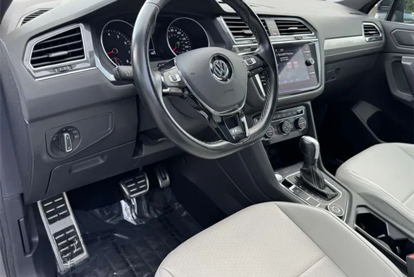 2021 Volkswagen Tiguan SE R-Line Black photo 1