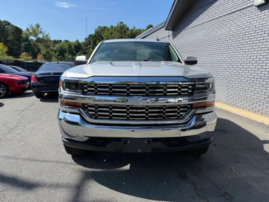 2019 Chevrolet Silverado 1500 LT photo 1