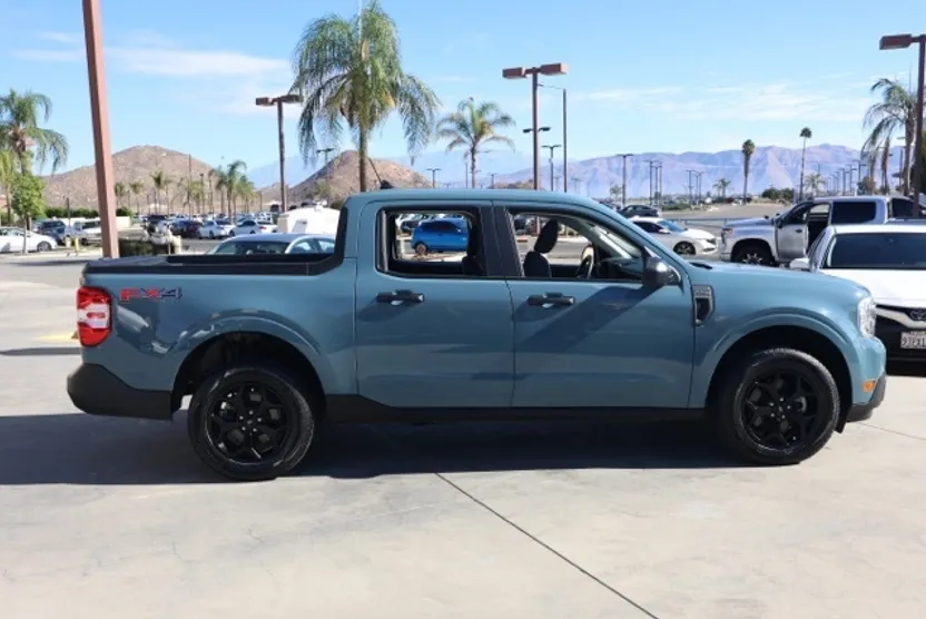 2023 Ford Maverick XLT photo 1