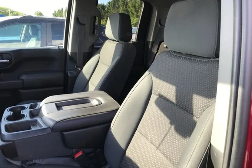 2019 Chevrolet Silverado 1500 Custom photo 1