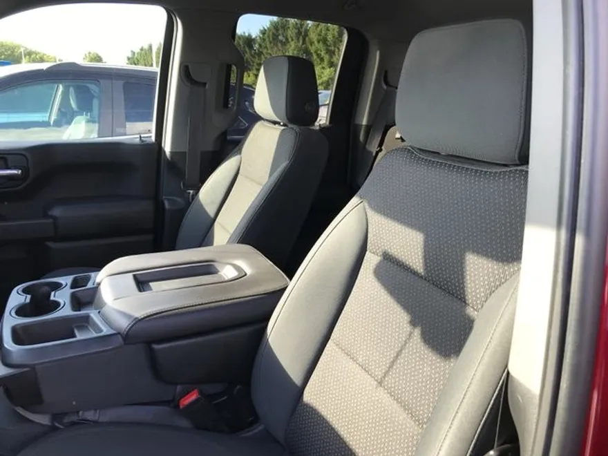 2019 Chevrolet Silverado 1500 Custom photo 1