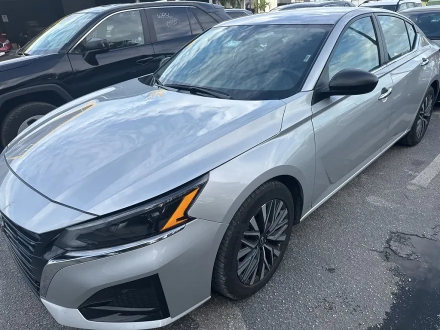 2024 Nissan Altima 2.5 SV photo 1