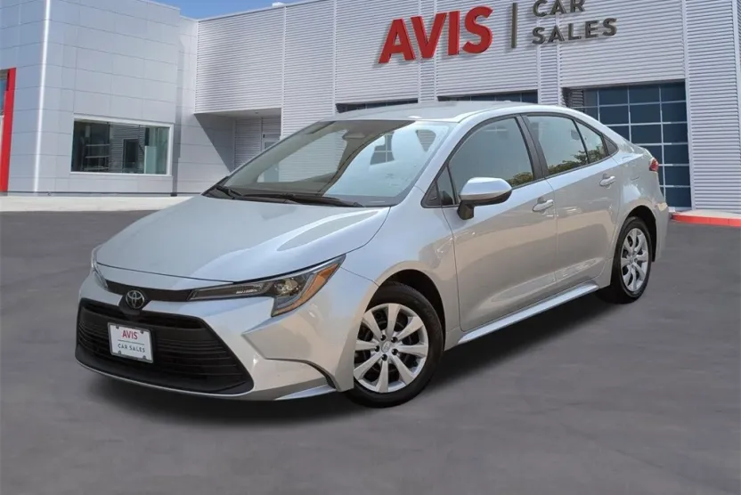 2024 Toyota Corolla LE photo 1