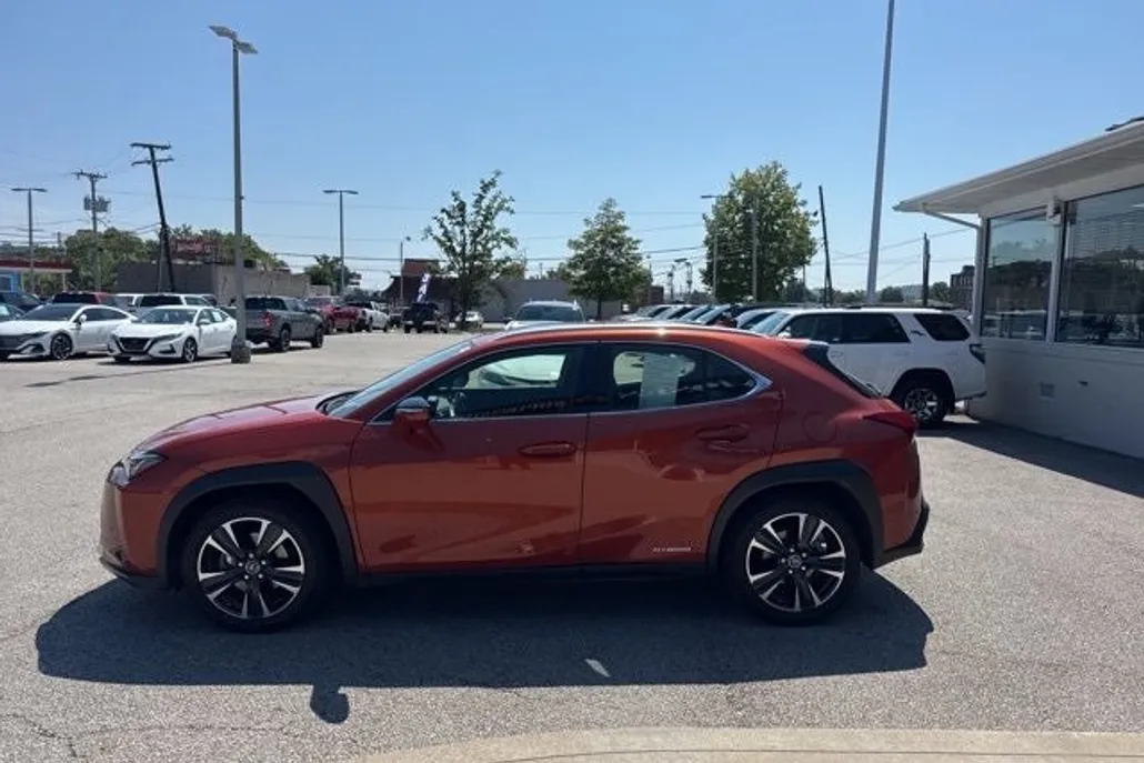 2020 Lexus UX 250h Premium photo 1