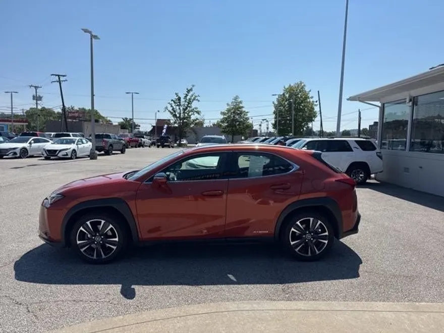2020 Lexus UX 250h Premium photo 1