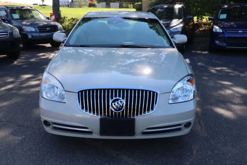 2010 Buick Lucerne CXL photo 1