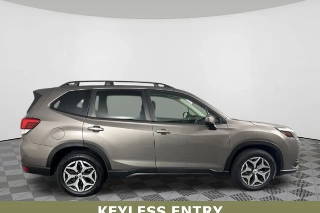 2022 Subaru Forester Premium photo 1