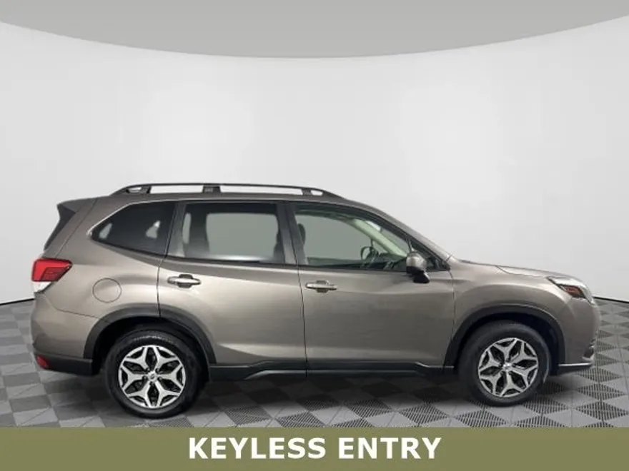 2022 Subaru Forester Premium photo 1