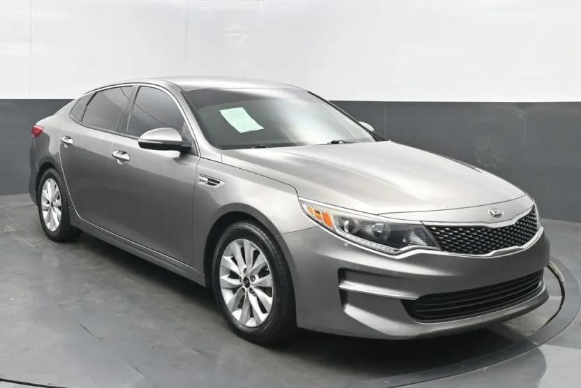 2018 Kia Optima EX photo 1