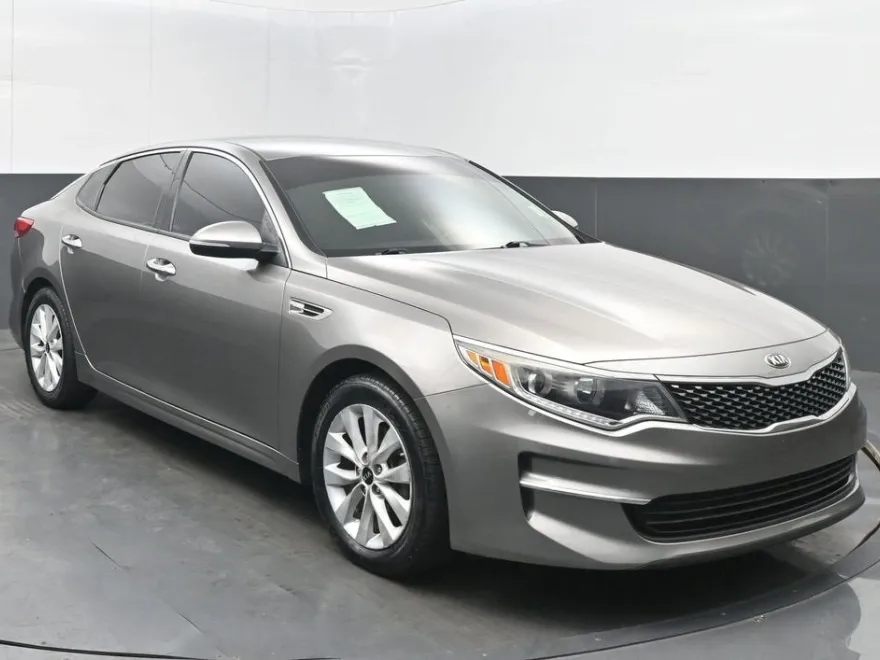 2018 Kia Optima EX photo 1