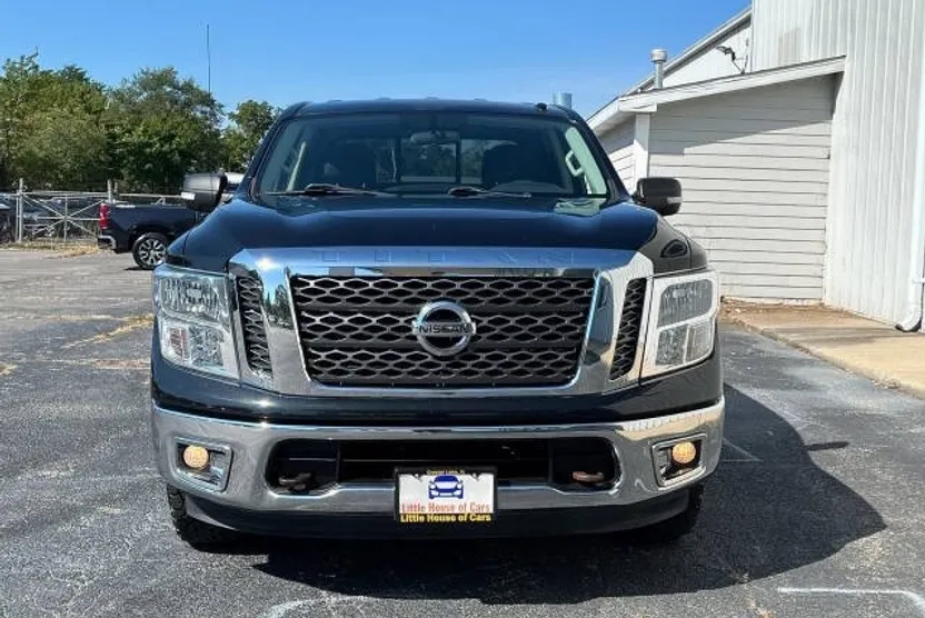 2018 Nissan Titan SV photo 1