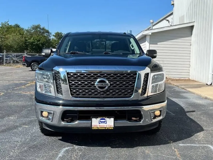 2018 Nissan Titan SV photo 1