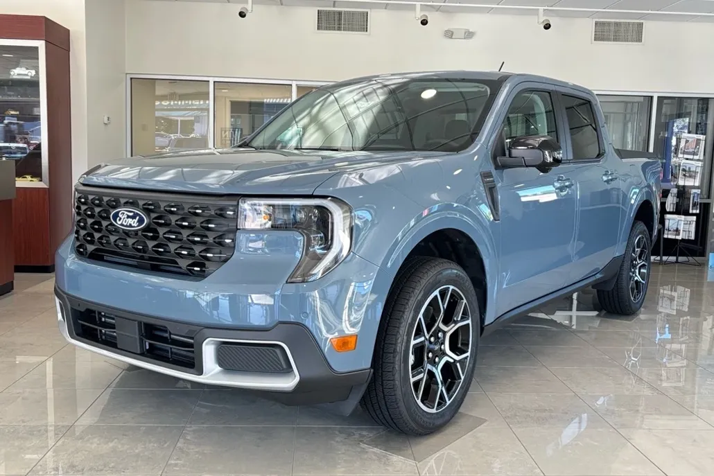 2025 Ford Maverick Lariat photo 1