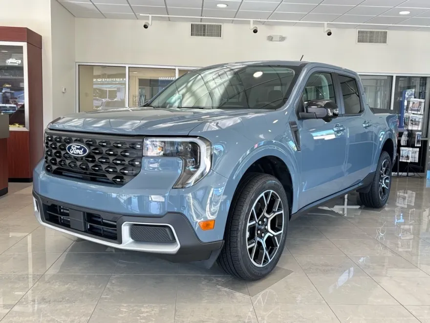 2025 Ford Maverick Lariat photo 1