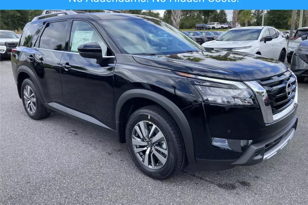 2025 Nissan Pathfinder SL photo 1