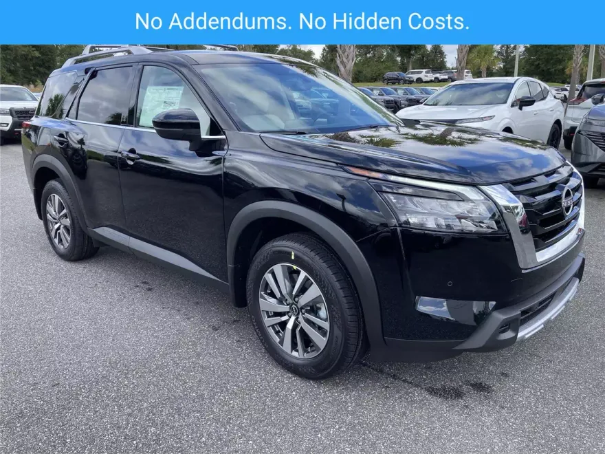 2025 Nissan Pathfinder SL photo 1