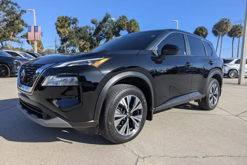 2023 Nissan Rogue SV photo 1