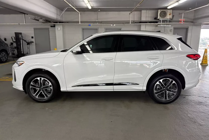 2025 Audi Q5 Premium Plus photo 1