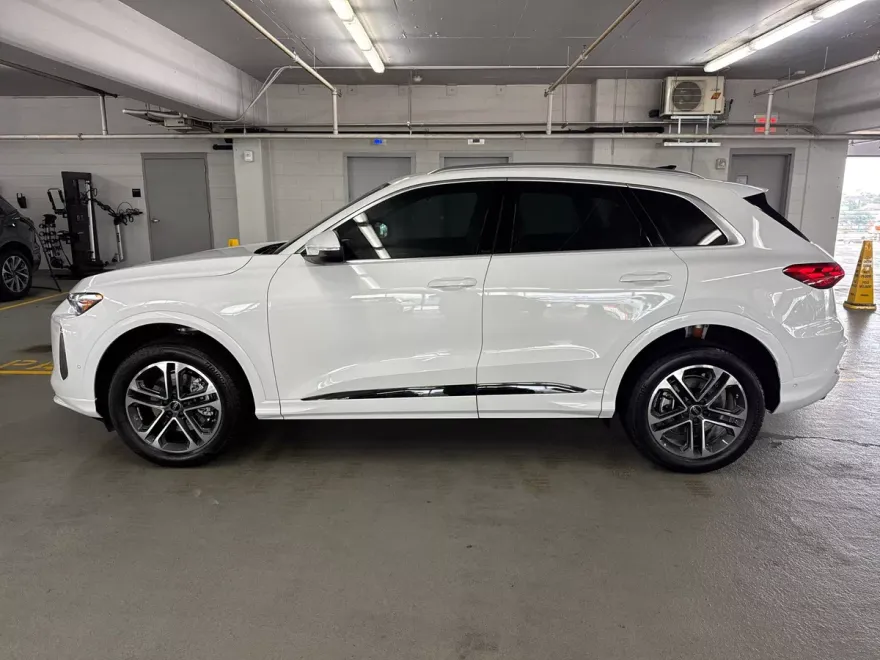 2025 Audi Q5 Premium Plus photo 1