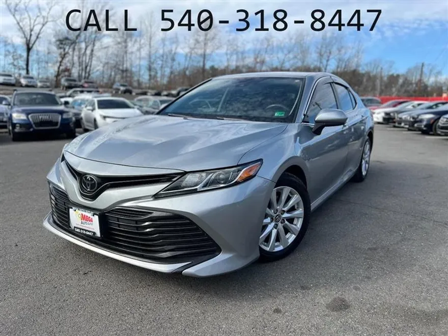 2019 Toyota Camry LE photo 1