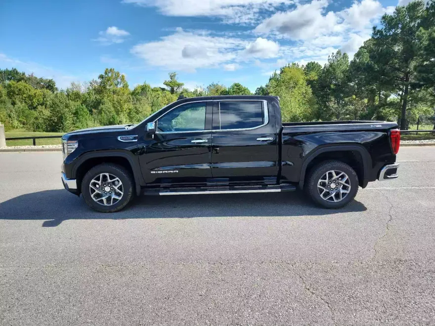 2026 Gmc Sierra 1500 SLT photo 1