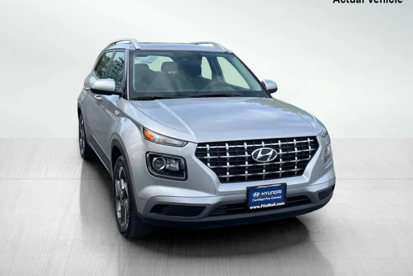2023 Hyundai Venue SEL photo 1