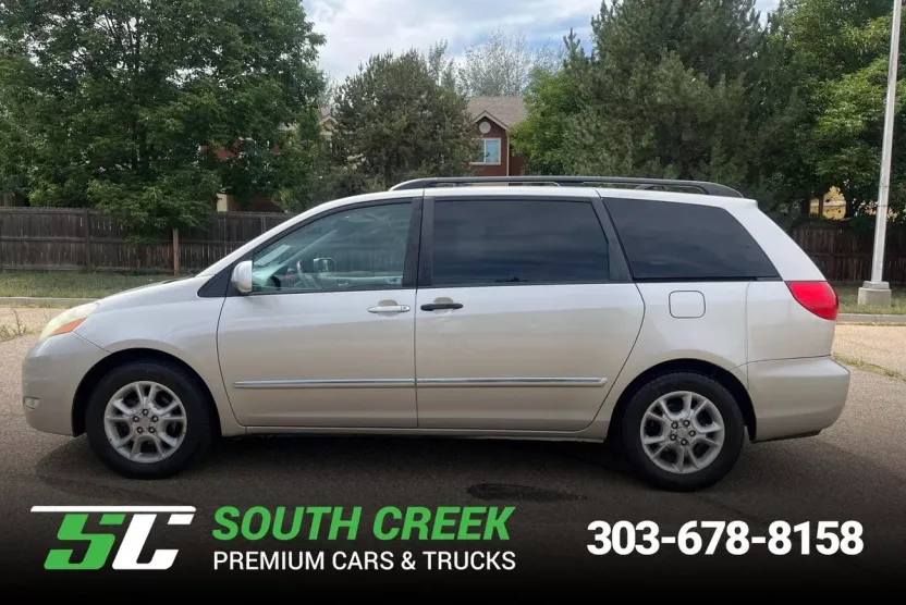 2006 Toyota Sienna XLE photo 1