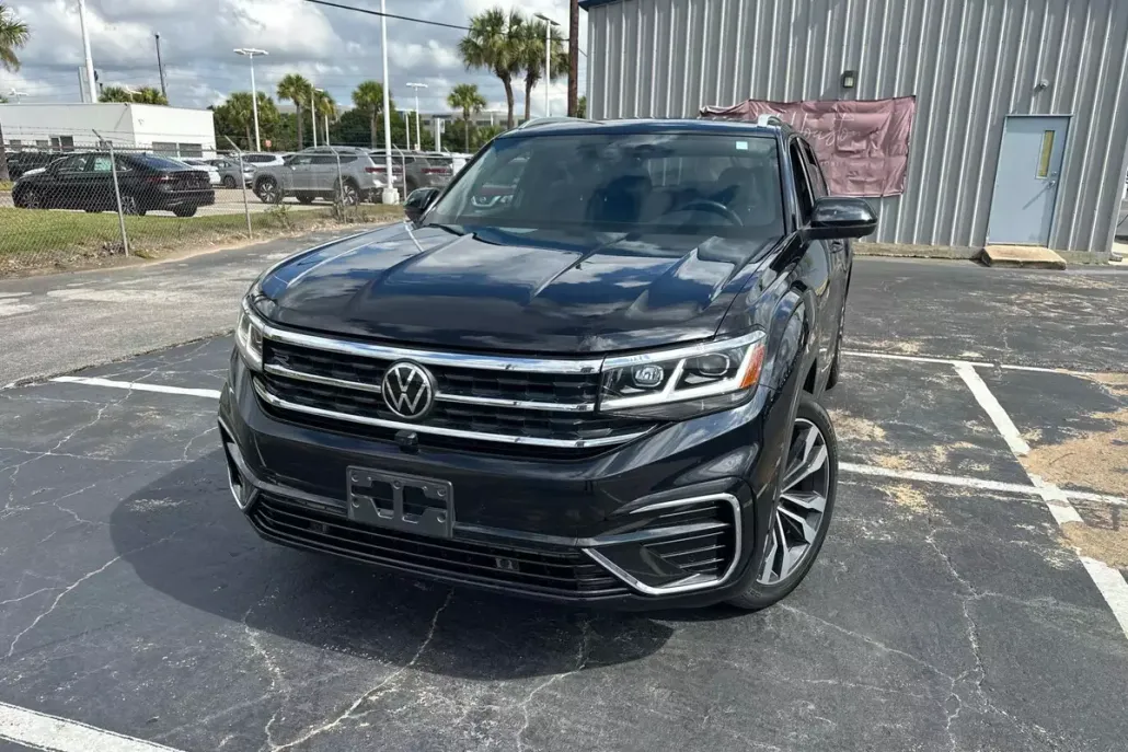 2022 Volkswagen Atlas Cross Sport V6 SEL Premium R-Line photo 1