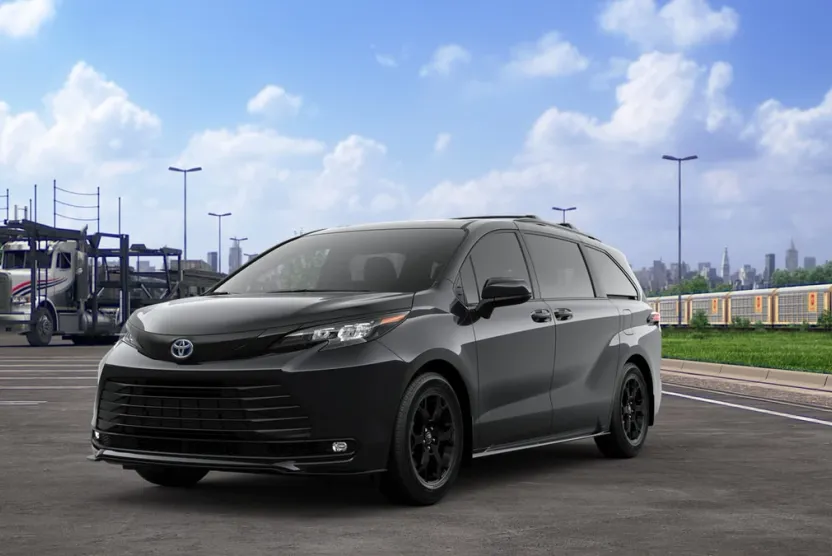 2025 Toyota Sienna Woodland Edition photo 1