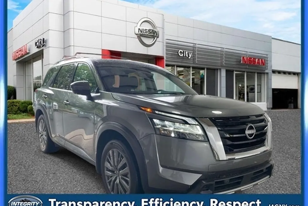 2024 Nissan Pathfinder SL photo 1