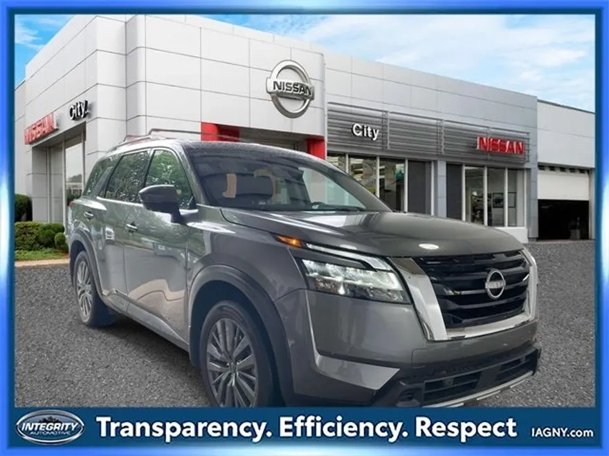 2024 Nissan Pathfinder SL photo 1
